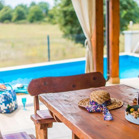 Holiday Home Tanja プーラ エクステリア 写真