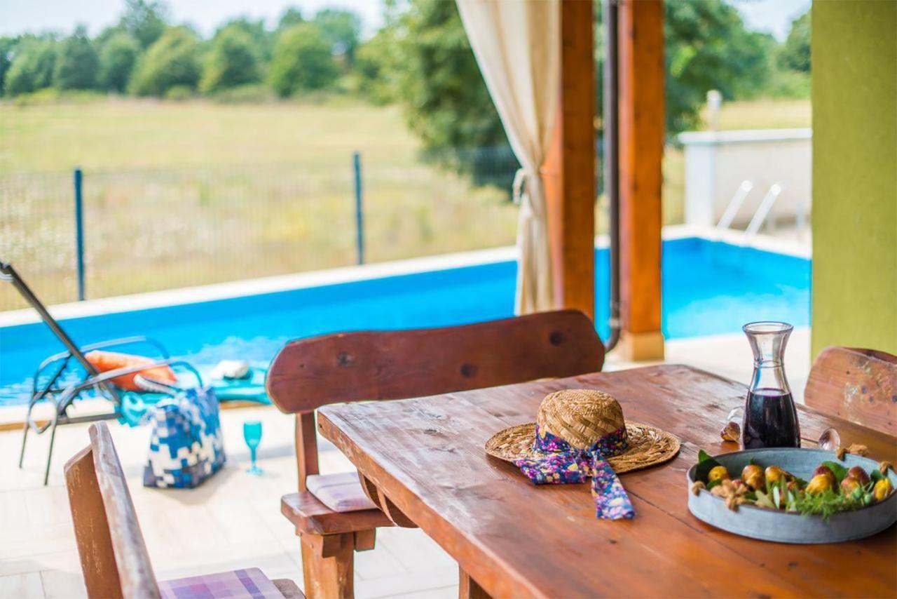 Holiday Home Tanja プーラ エクステリア 写真