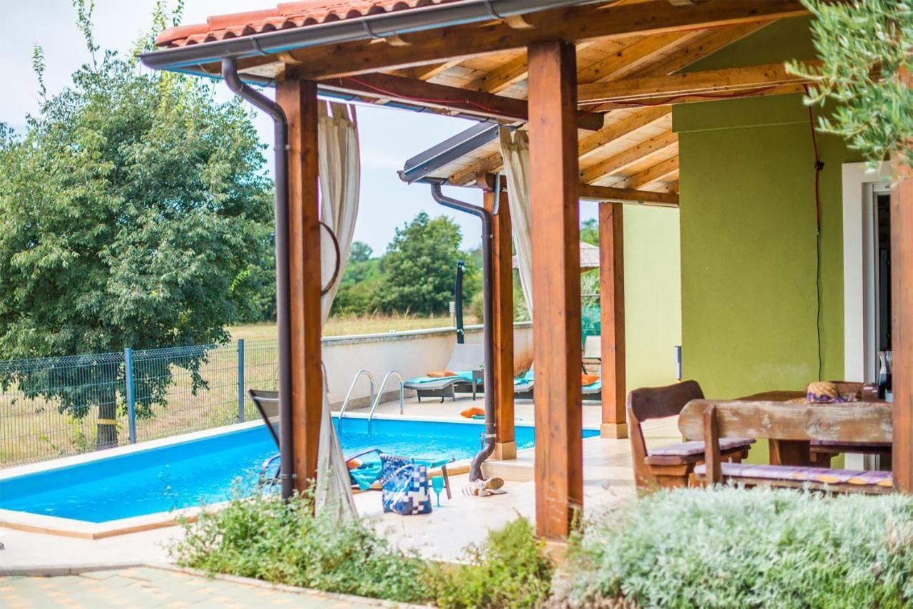 Holiday Home Tanja プーラ エクステリア 写真