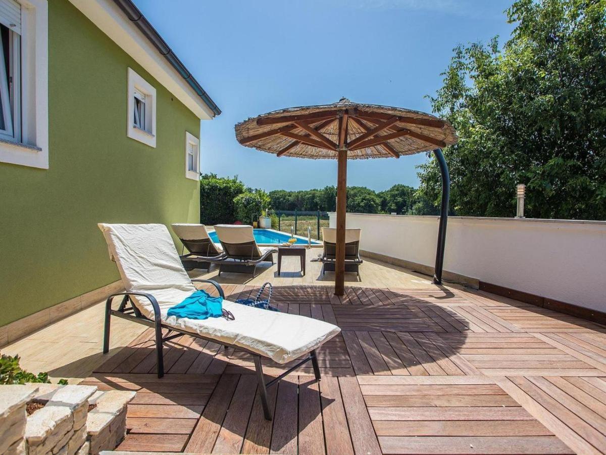 Holiday Home Tanja プーラ エクステリア 写真