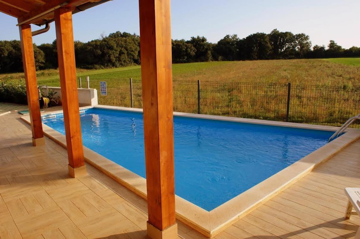 Holiday Home Tanja プーラ エクステリア 写真